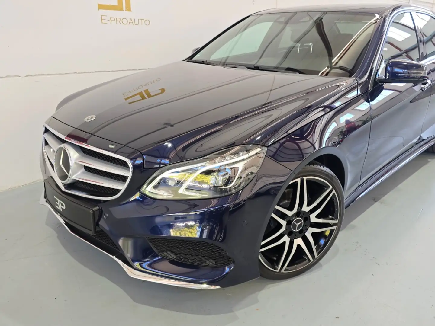 Mercedes-Benz E 250 BT Avantgarde 4M 7G Plus Azul - 2