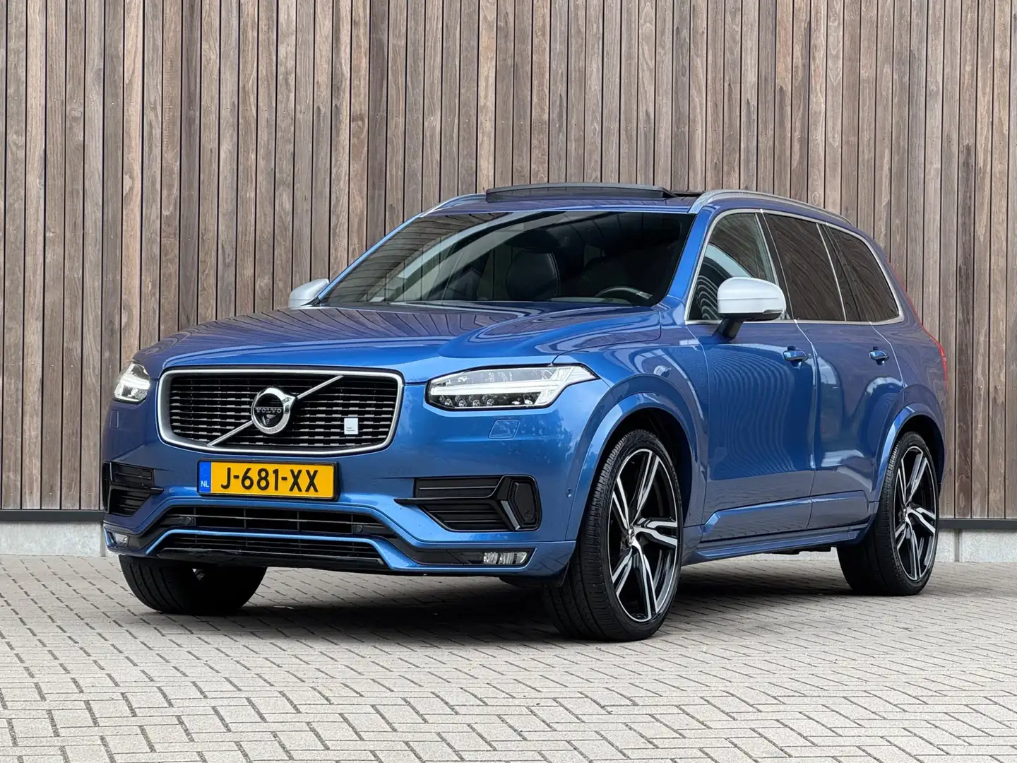 Volvo XC90 2.0 T6 AWD R-Design Polestar |Pano|Trekhaak|7P| Blauw - 2