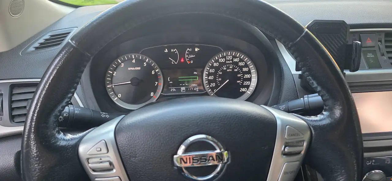 Nissan Sentra fotografie Nissan Sentra