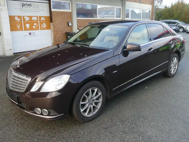 Mercedes-Benz E 300 CDI Limousine Elegance Leder Schiebedach Navi Auto