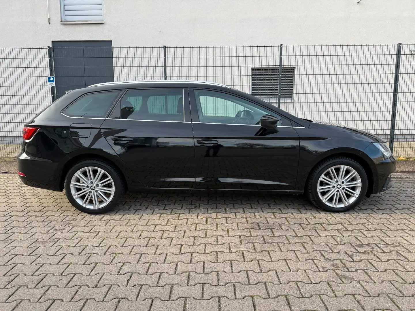 SEAT Leon ST Xcellence 2.0TDI ACC/RFK/AHK Noir - 2