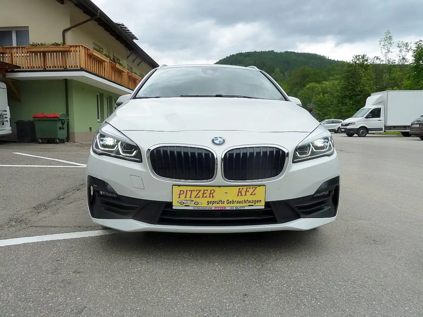 BMW 218 d xDrive Gran Tourer Aut. Weiß - 2