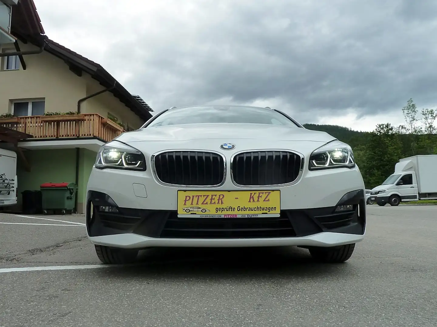 BMW 218 d xDrive Gran Tourer Aut. Weiß - 1