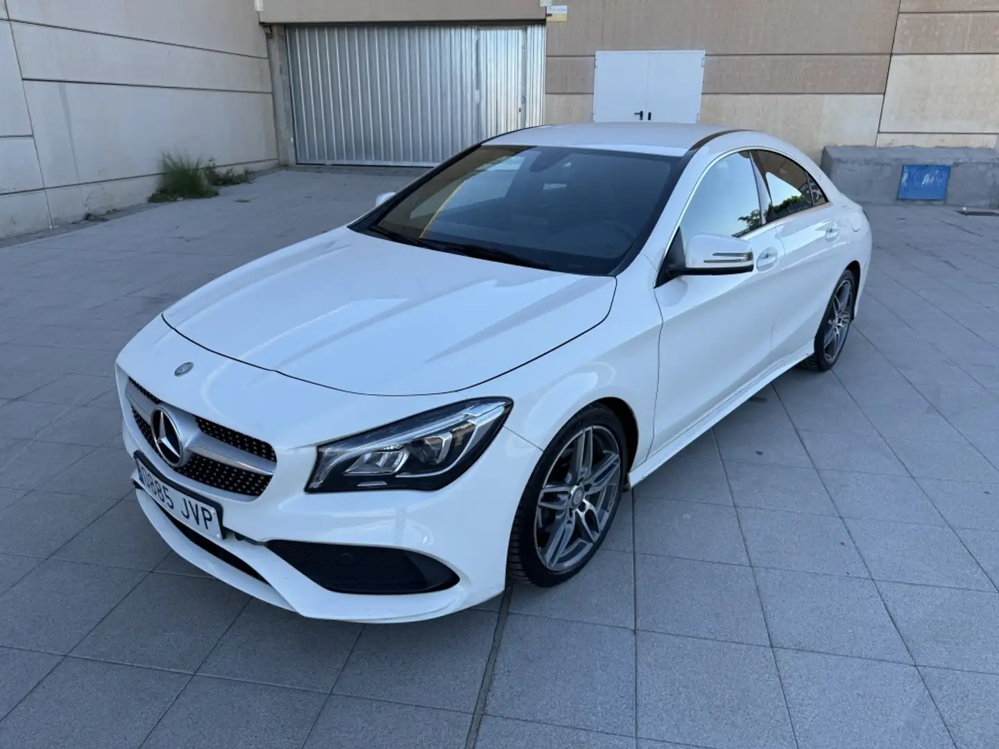 Mercedes-Benz CLA 200 200d AMG Line Weiß - 1
