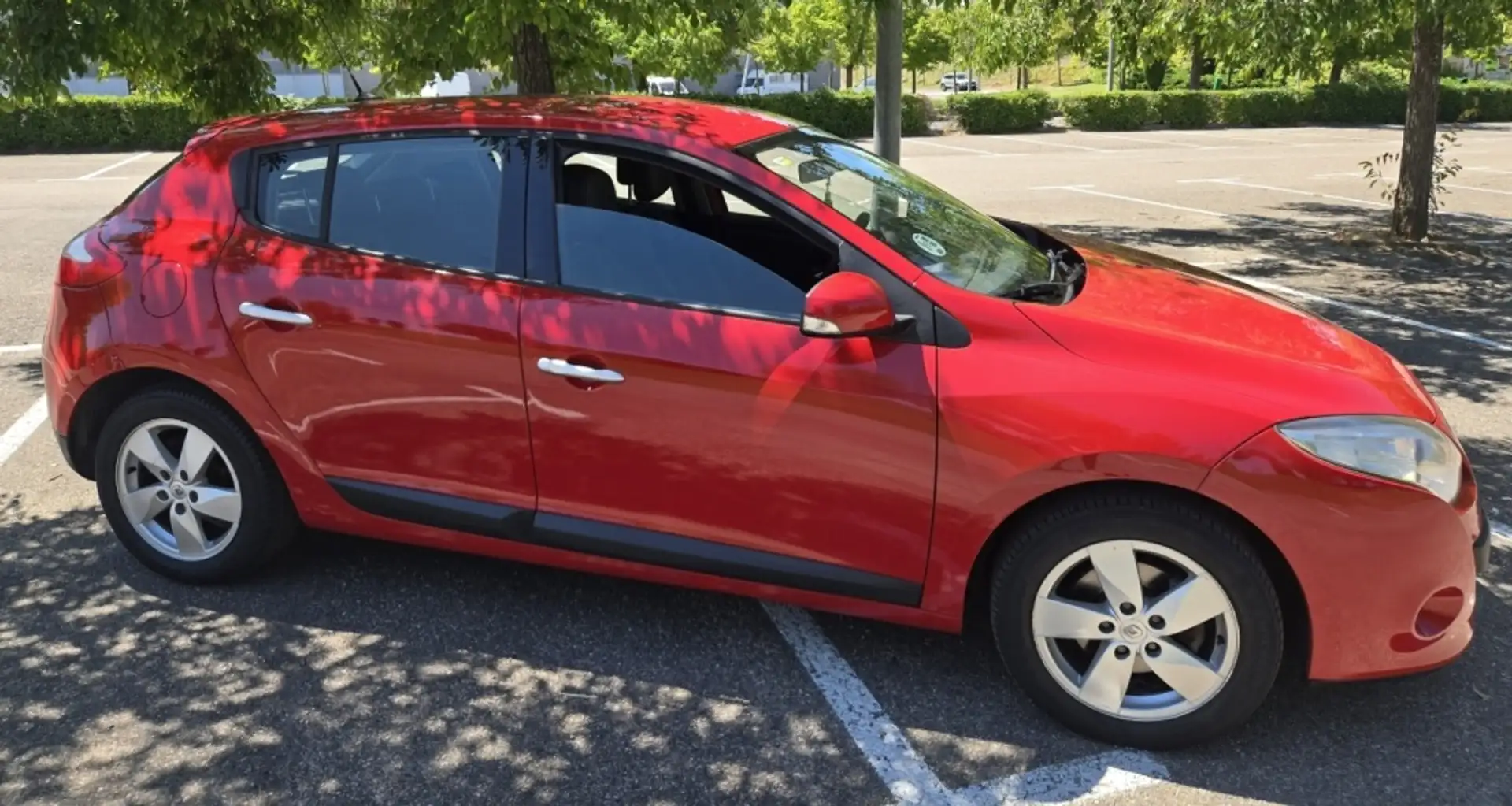 Renault Megane 1.5dCi Business 110 Rojo - 2