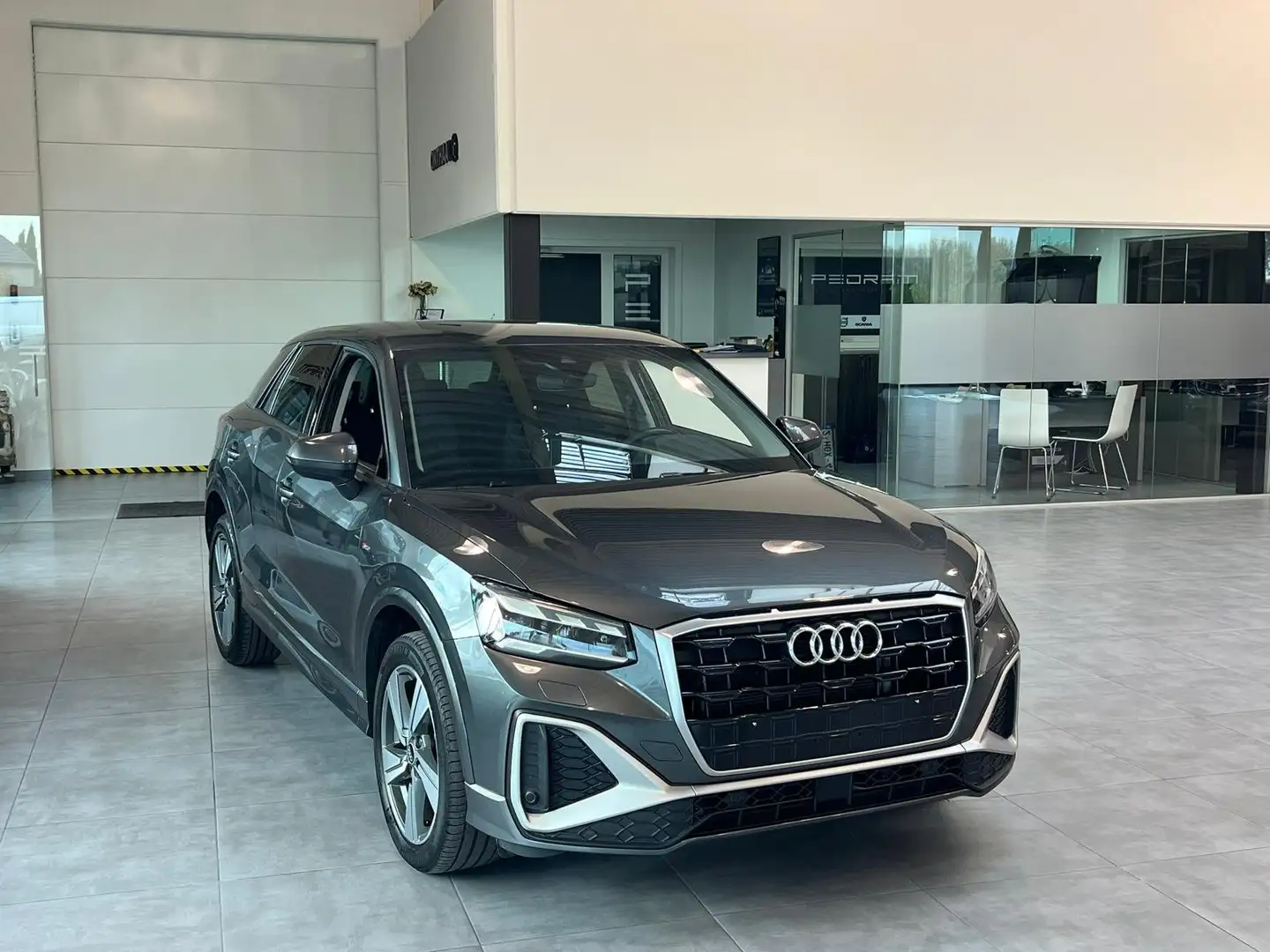 Audi Q2 Q2 35 TFSI S-LINE - LEDER, NAVI, LED, CAM, EL KOFF Grijs - 2