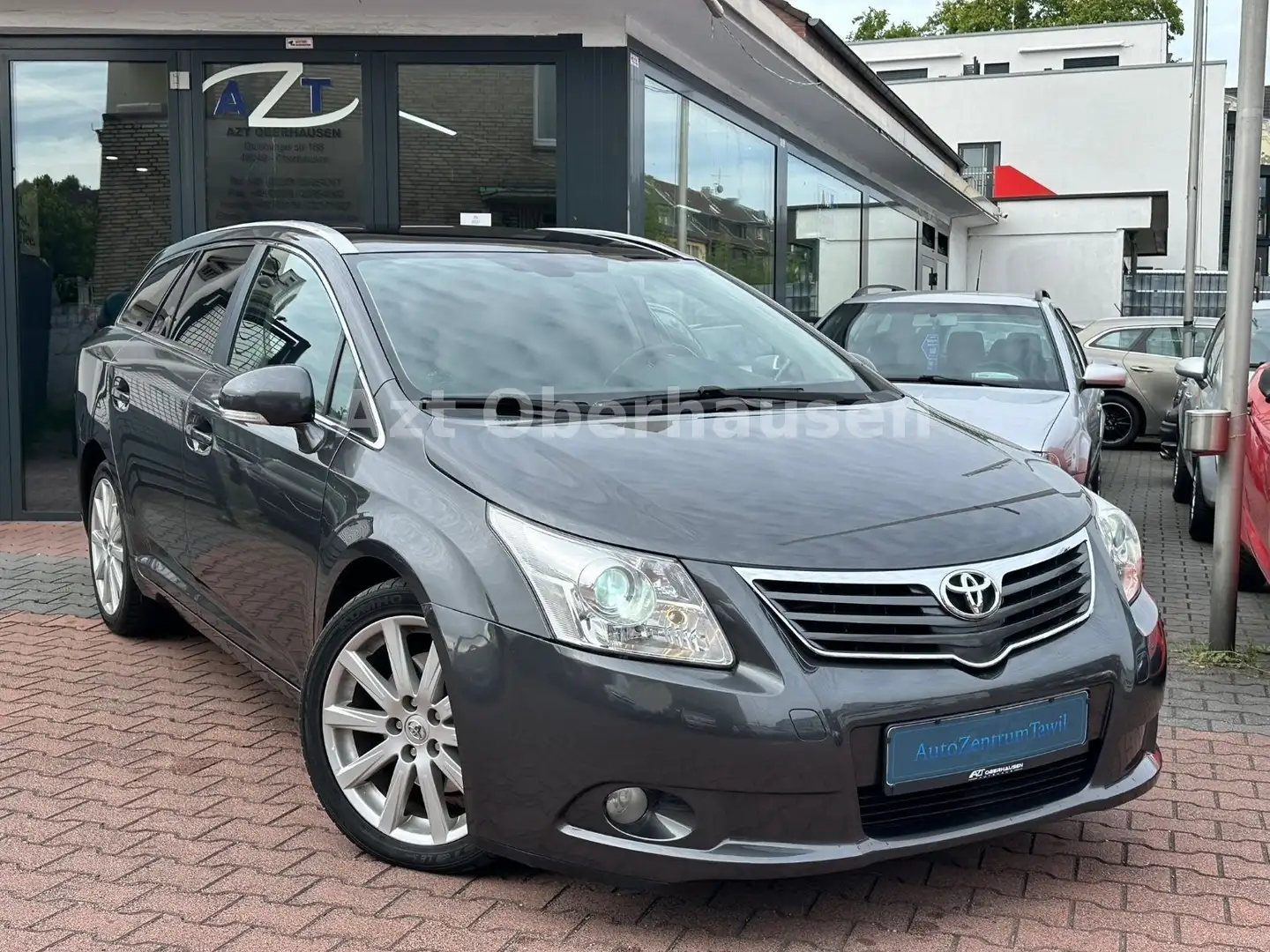 Toyota Avensis Kombi 2.2 Executive*PANORAMA*TÜV NEU* Grau - 1
