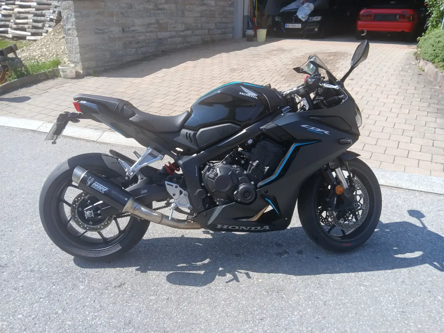 Honda CBR 650 Zwart - 1