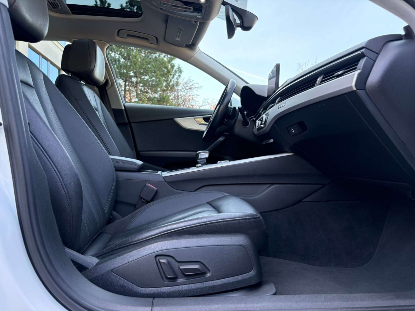 2017 Audi A4 4dr Sdn Auto Komfort quattro, 6 Months Warranty In thumb 24