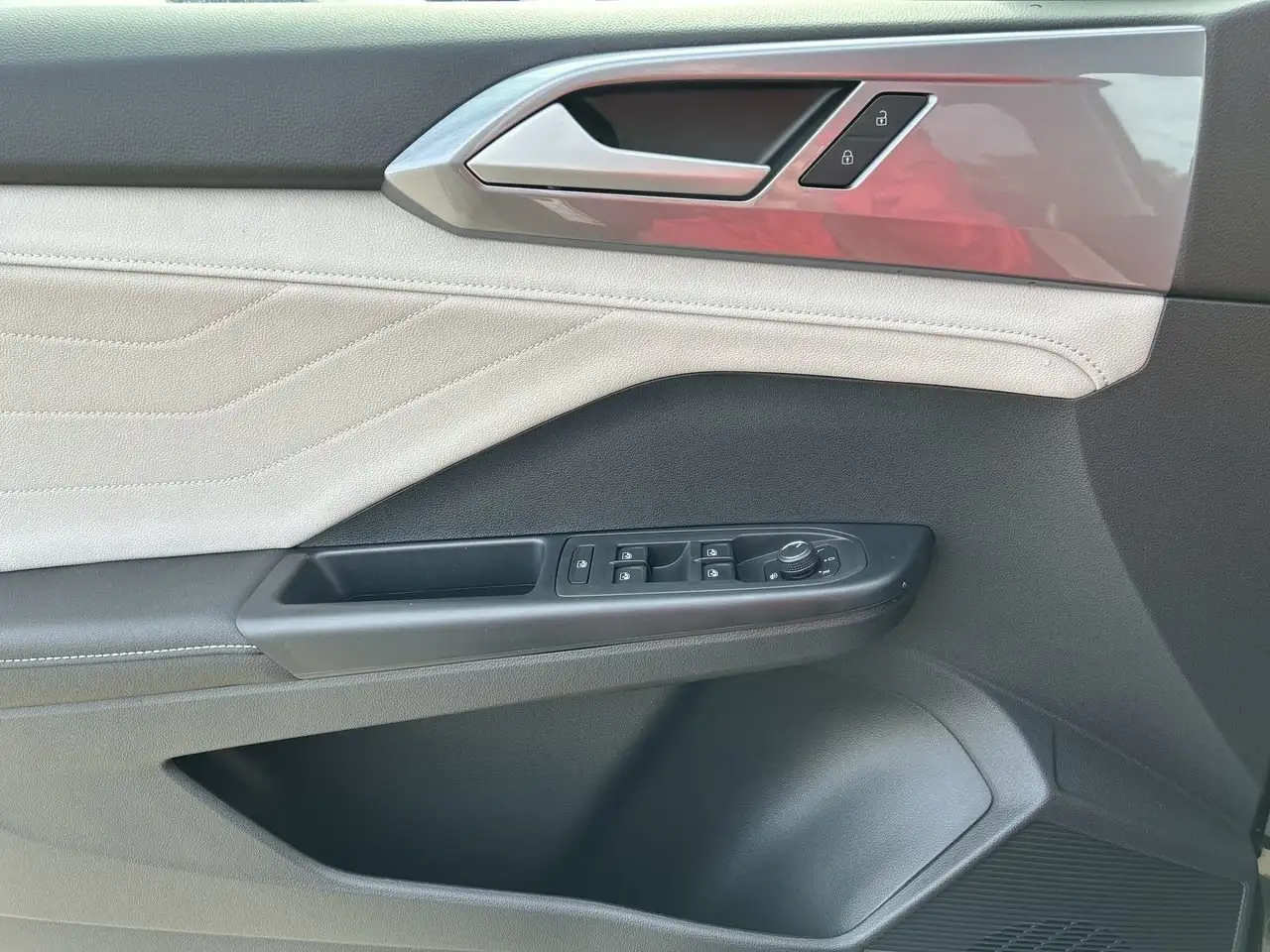 Volkswagen Taos снимка Volkswagen Taos