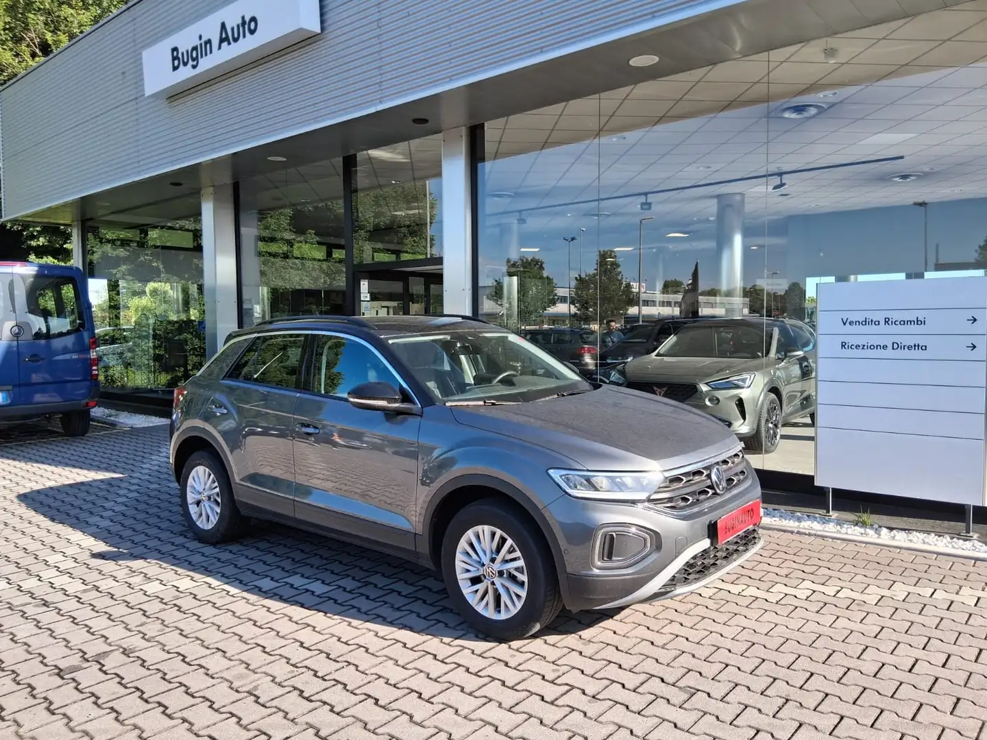Volkswagen T-Roc 1.5 tsi Life dsg Grijs - 1