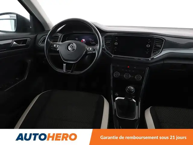 Volkswagen T-Roc view 13