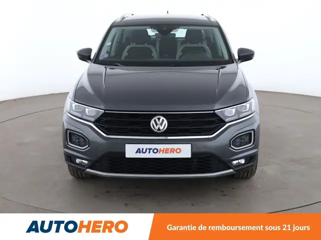 Volkswagen T-Roc view 9