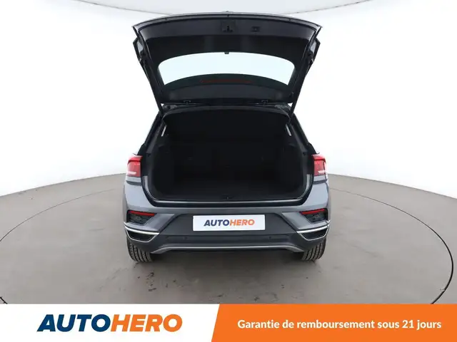 Volkswagen T-Roc view 16