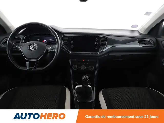 Volkswagen T-Roc view 12