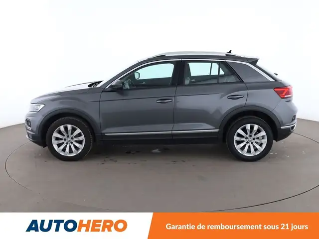 Volkswagen T-Roc view 3