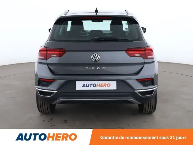 Volkswagen T-Roc view 5