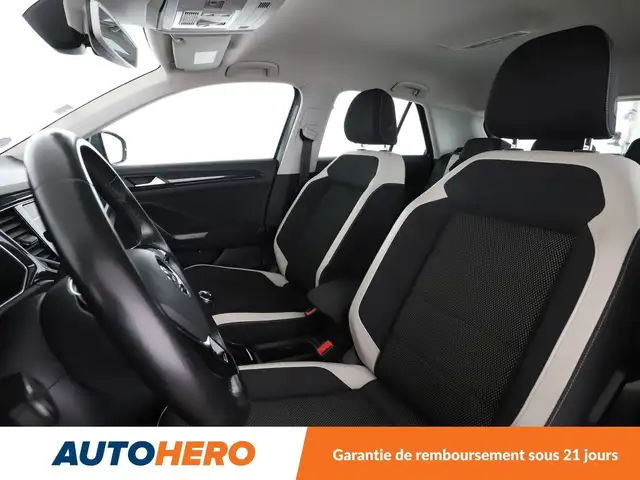 Volkswagen T-Roc view 10