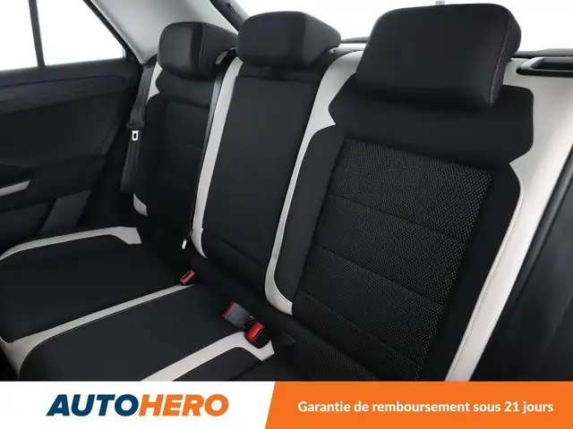 Volkswagen T-Roc view 14