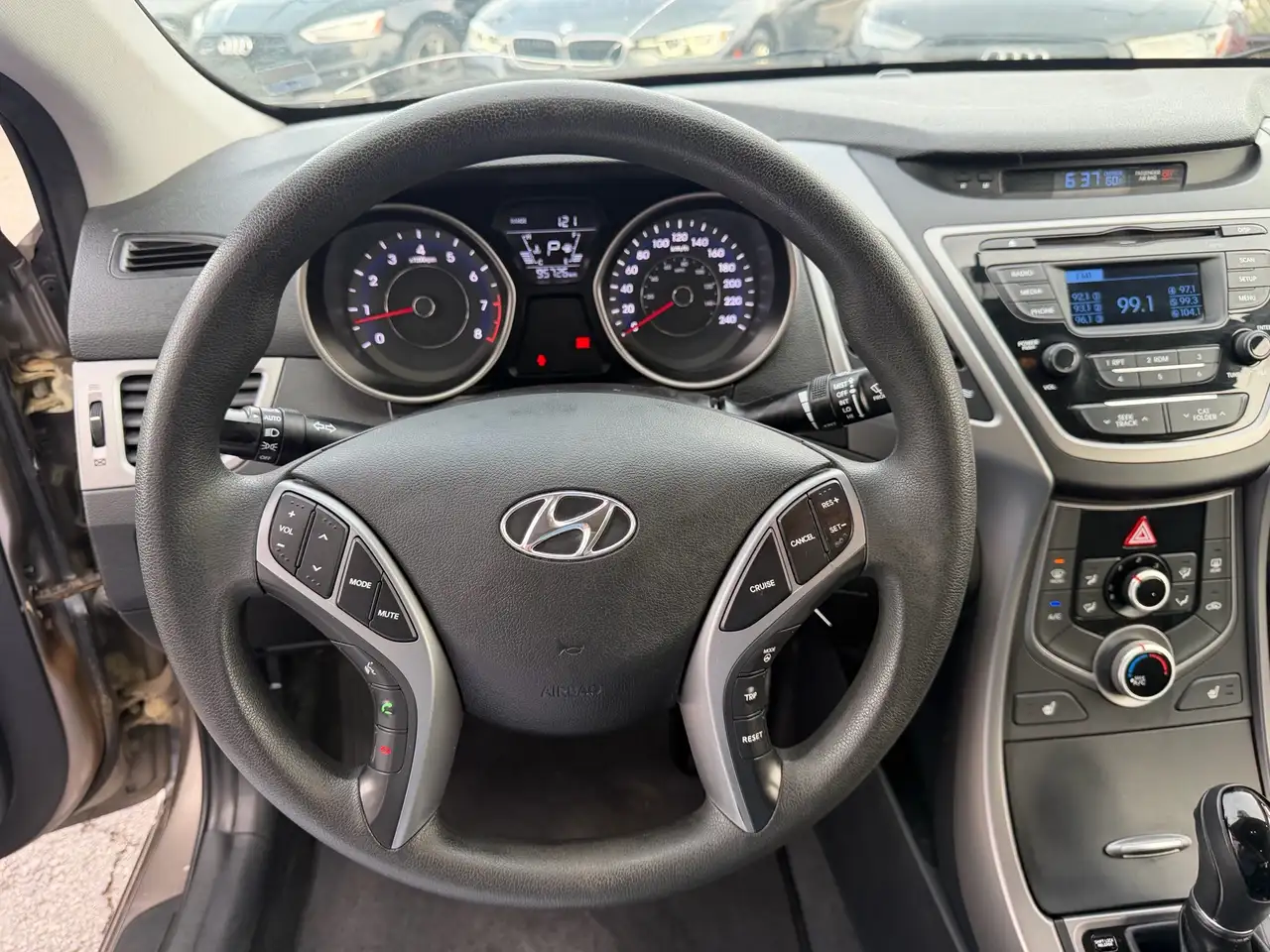 Hyundai ELANTRA снимка Hyundai ELANTRA