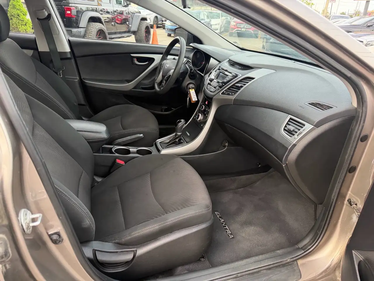 Hyundai ELANTRA снимка Hyundai ELANTRA