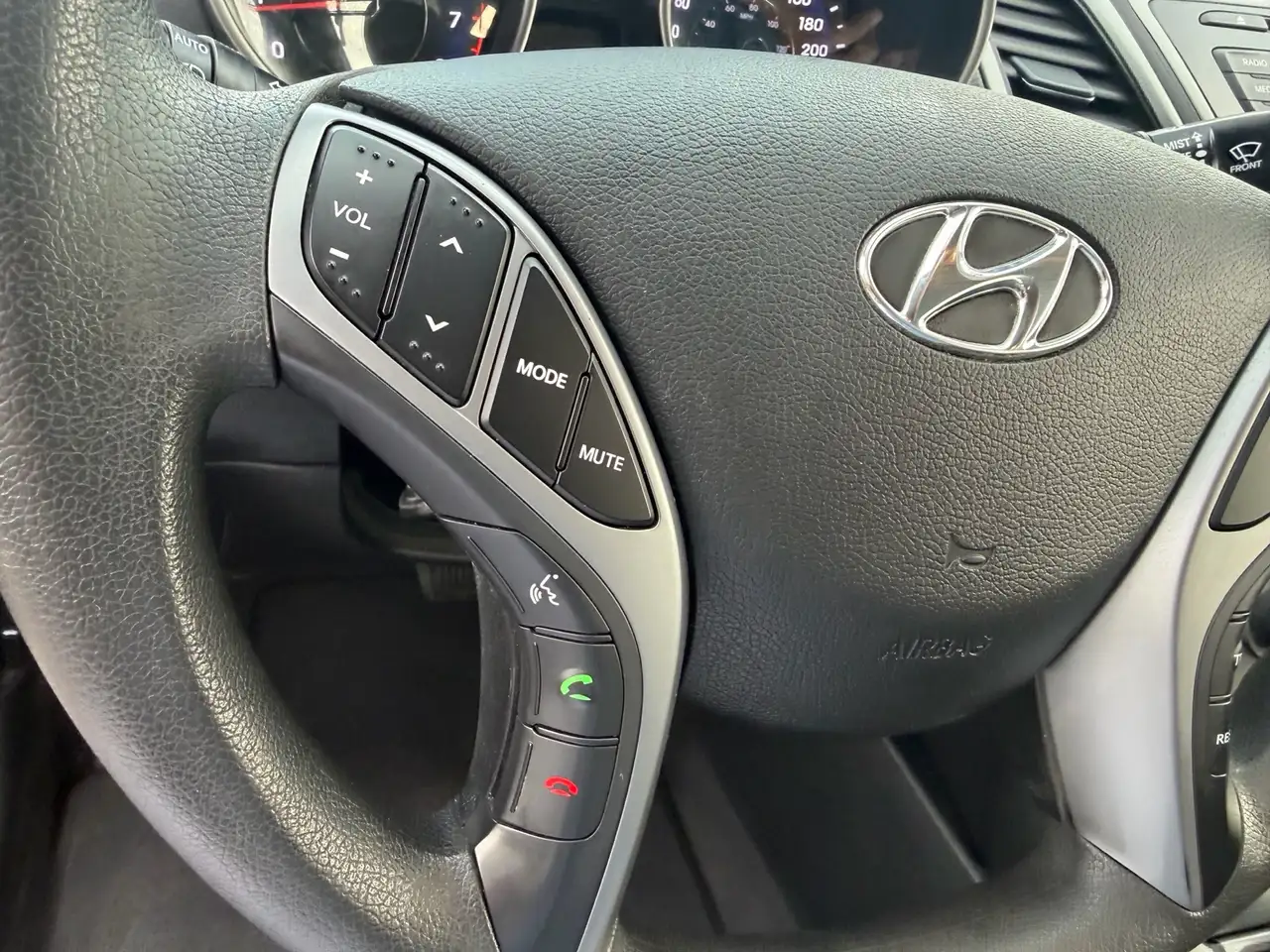 Hyundai ELANTRA снимка Hyundai ELANTRA