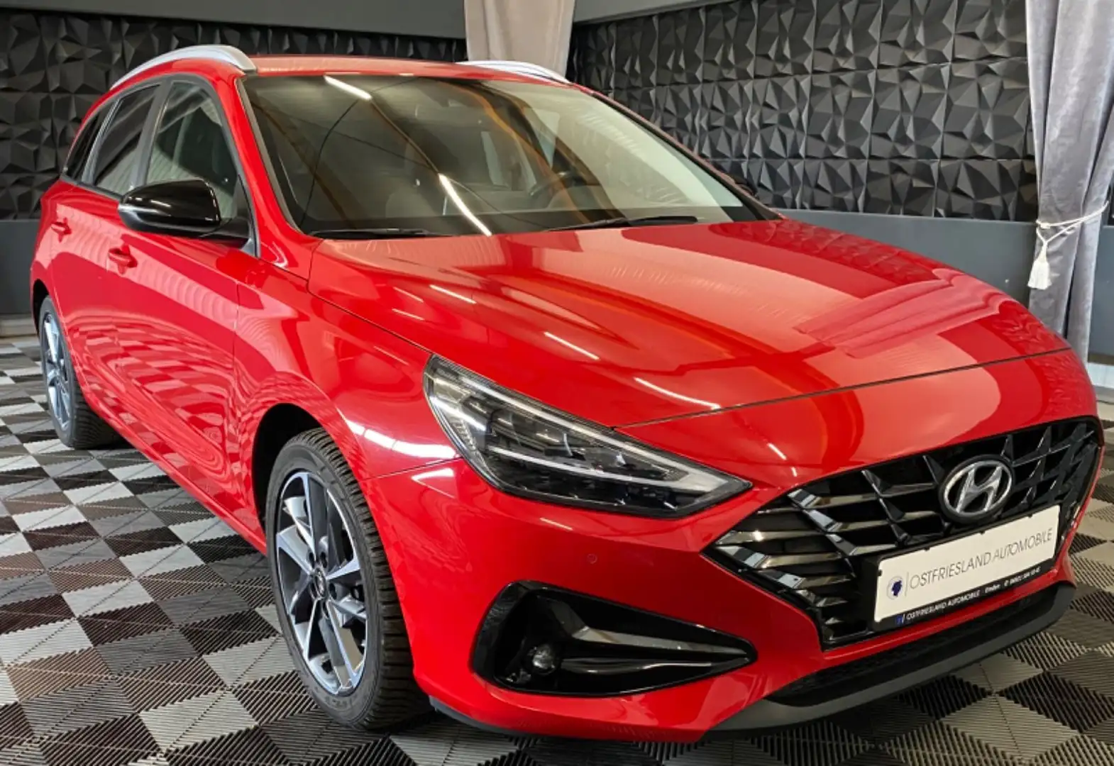 Hyundai i30 cw Edition 30+, LED, Digitales Cockpit, Navi Rot - 1