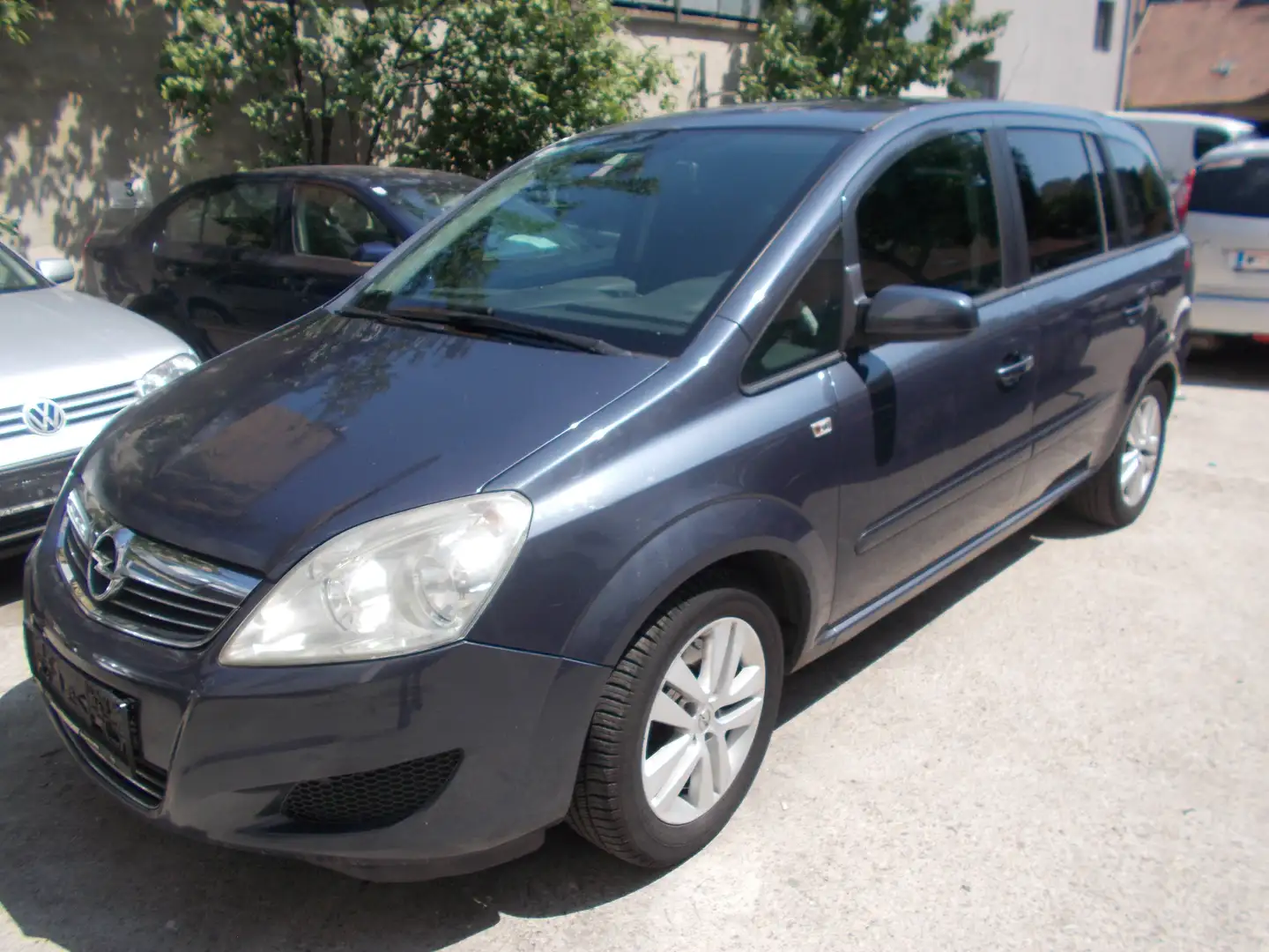 Opel Zafira 1,9 CDTI Automatik Grijs - 2