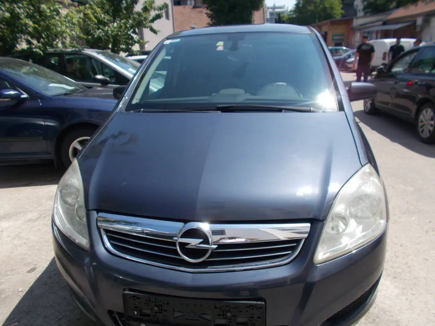 Opel Zafira 1,9 CDTI Automatik Grijs - 1