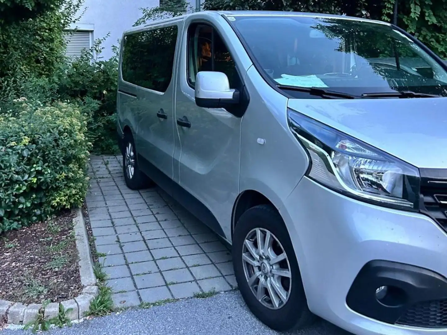 Renault Trafic Trafic Gen. Expr. L1H1 2,5 dCi DPF Expression Grau - 2