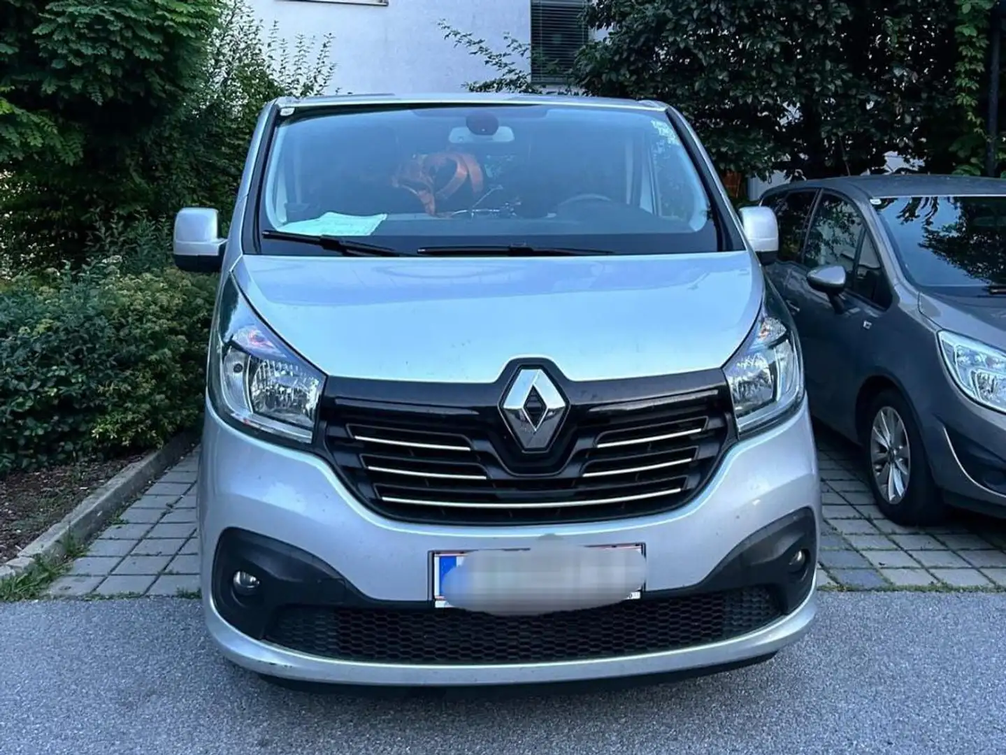 Renault Trafic Trafic Gen. Expr. L1H1 2,5 dCi DPF Expression Grau - 1