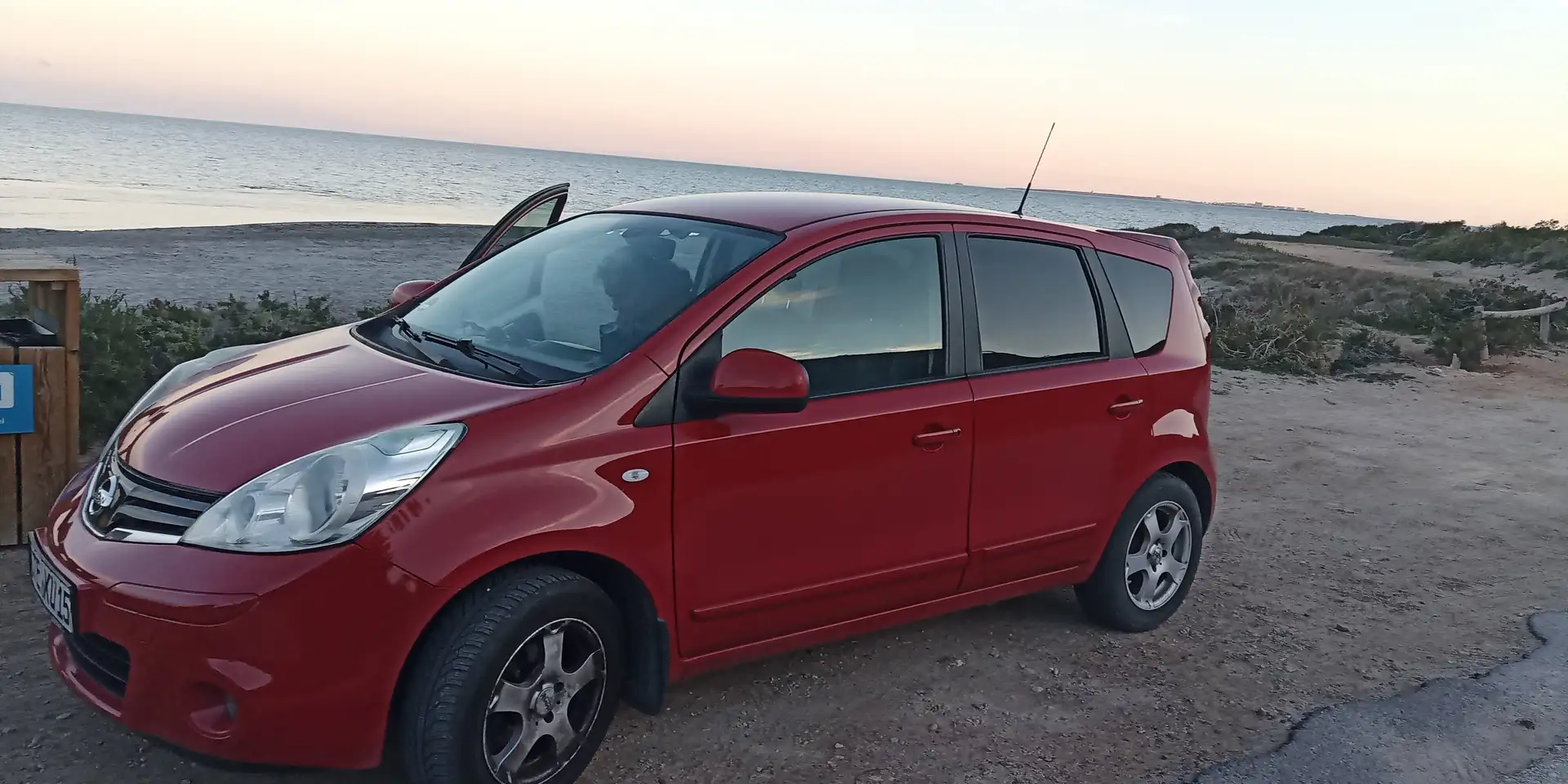 Nissan Note Note 1.6 acenta Červená - 1