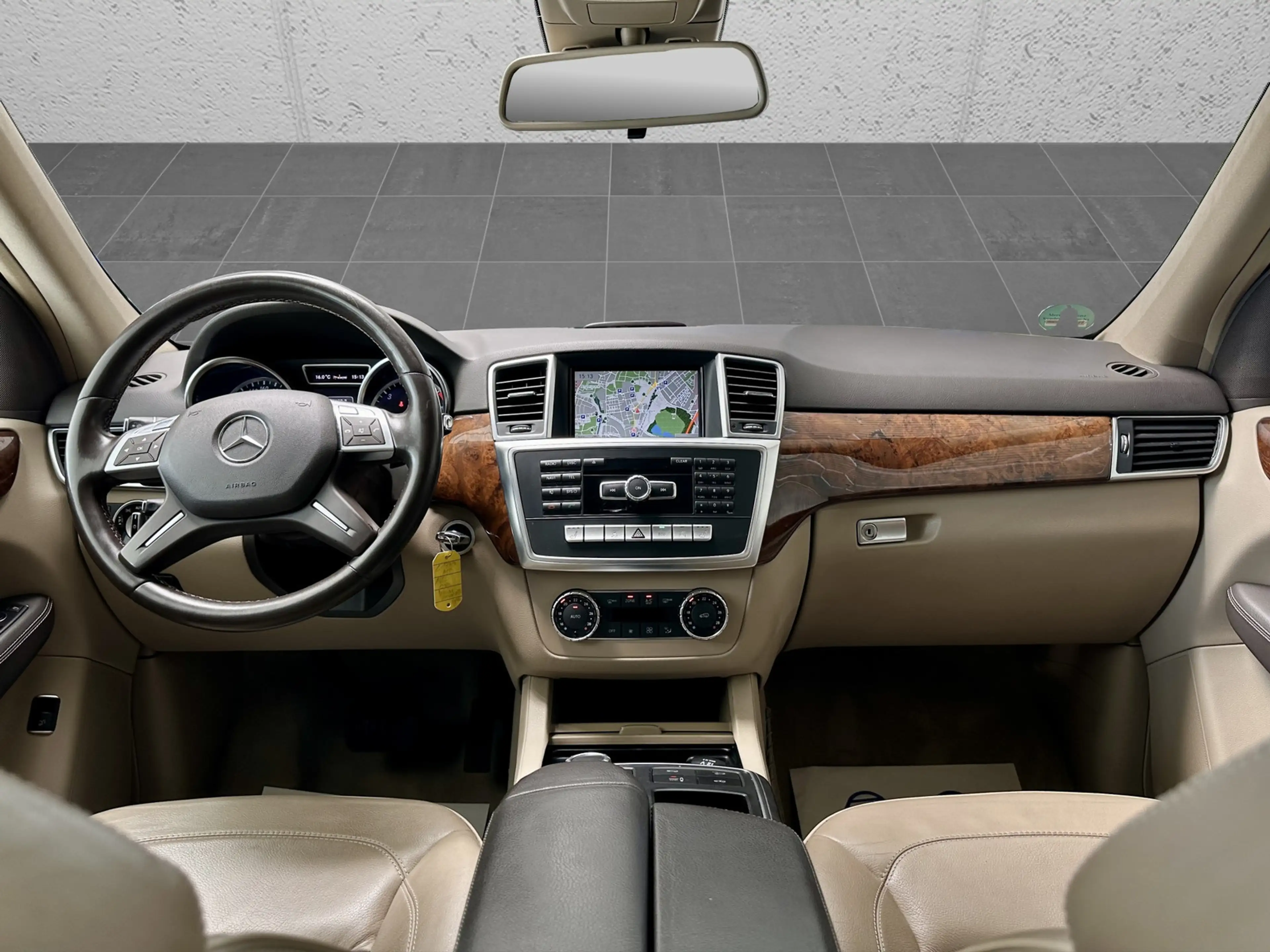 Mercedes-Benz ML 350 CDI BlueTec AMG Line. Gepflegt . Scheckheft. — photo 12