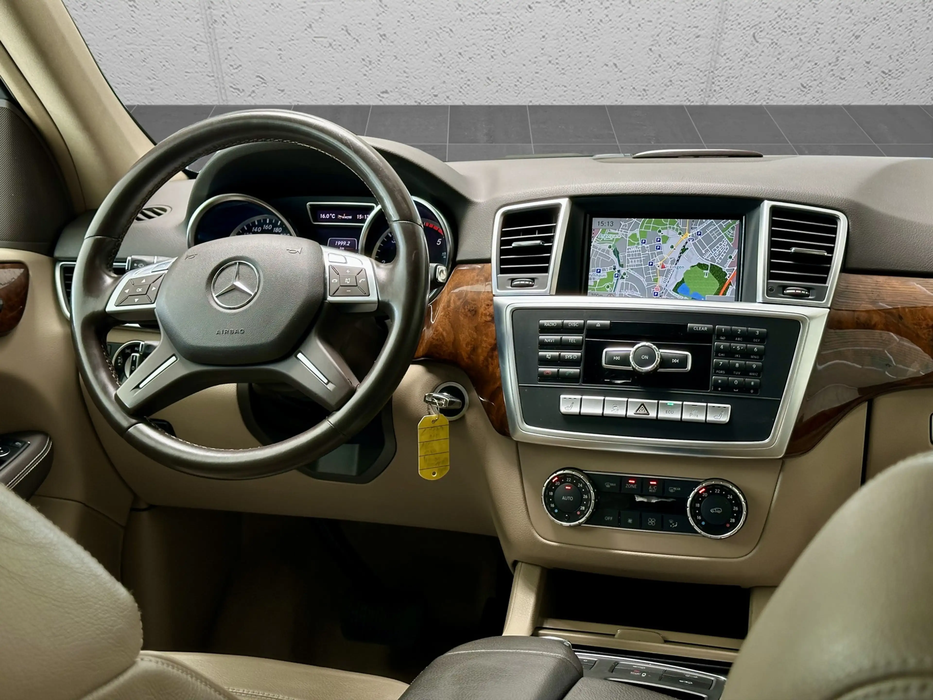 Mercedes-Benz ML 350 CDI BlueTec AMG Line. Gepflegt . Scheckheft. — photo 10