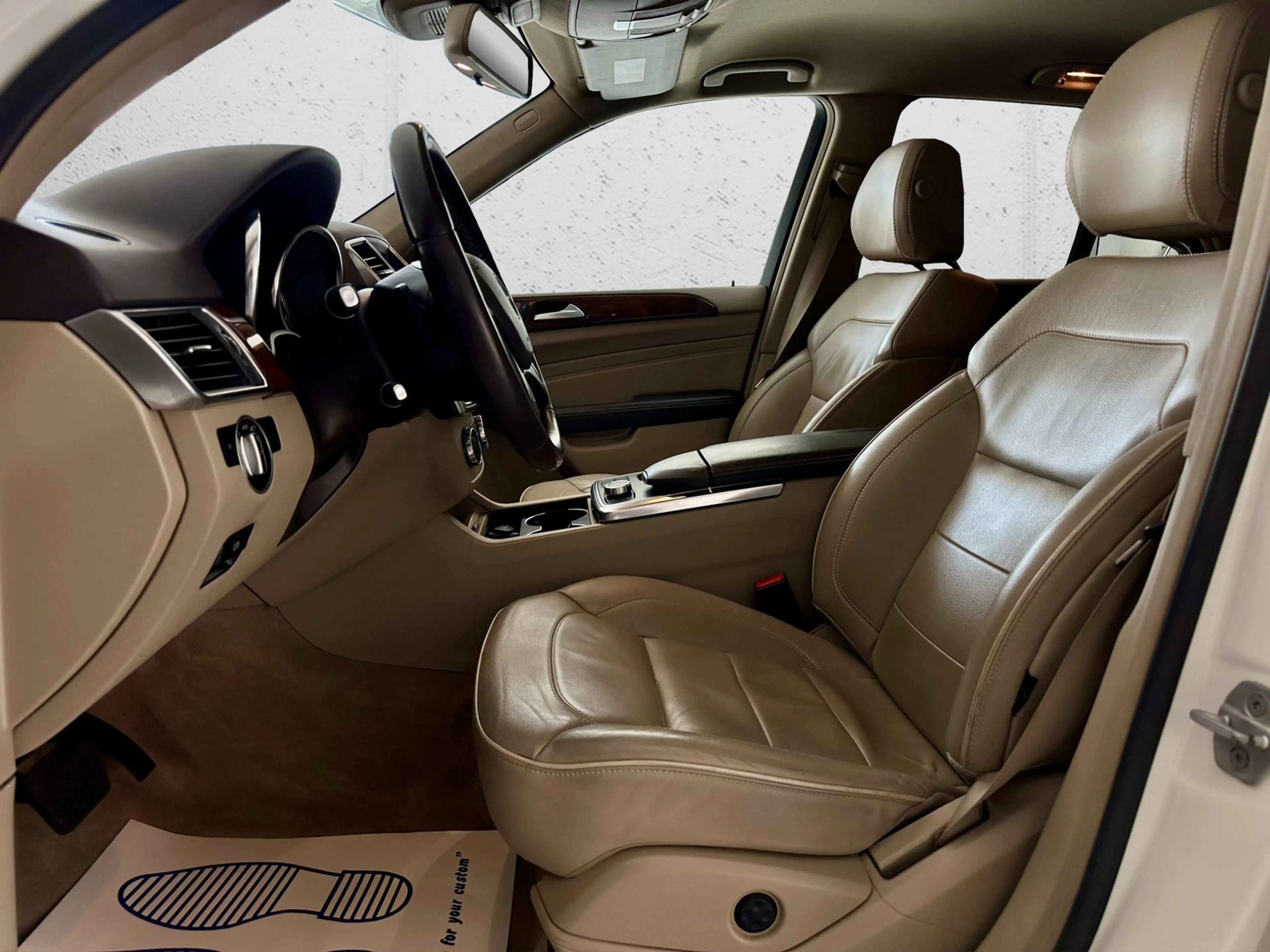 Mercedes-Benz ML 350 CDI BlueTec AMG Line. Gepflegt . Scheckheft. — photo 9