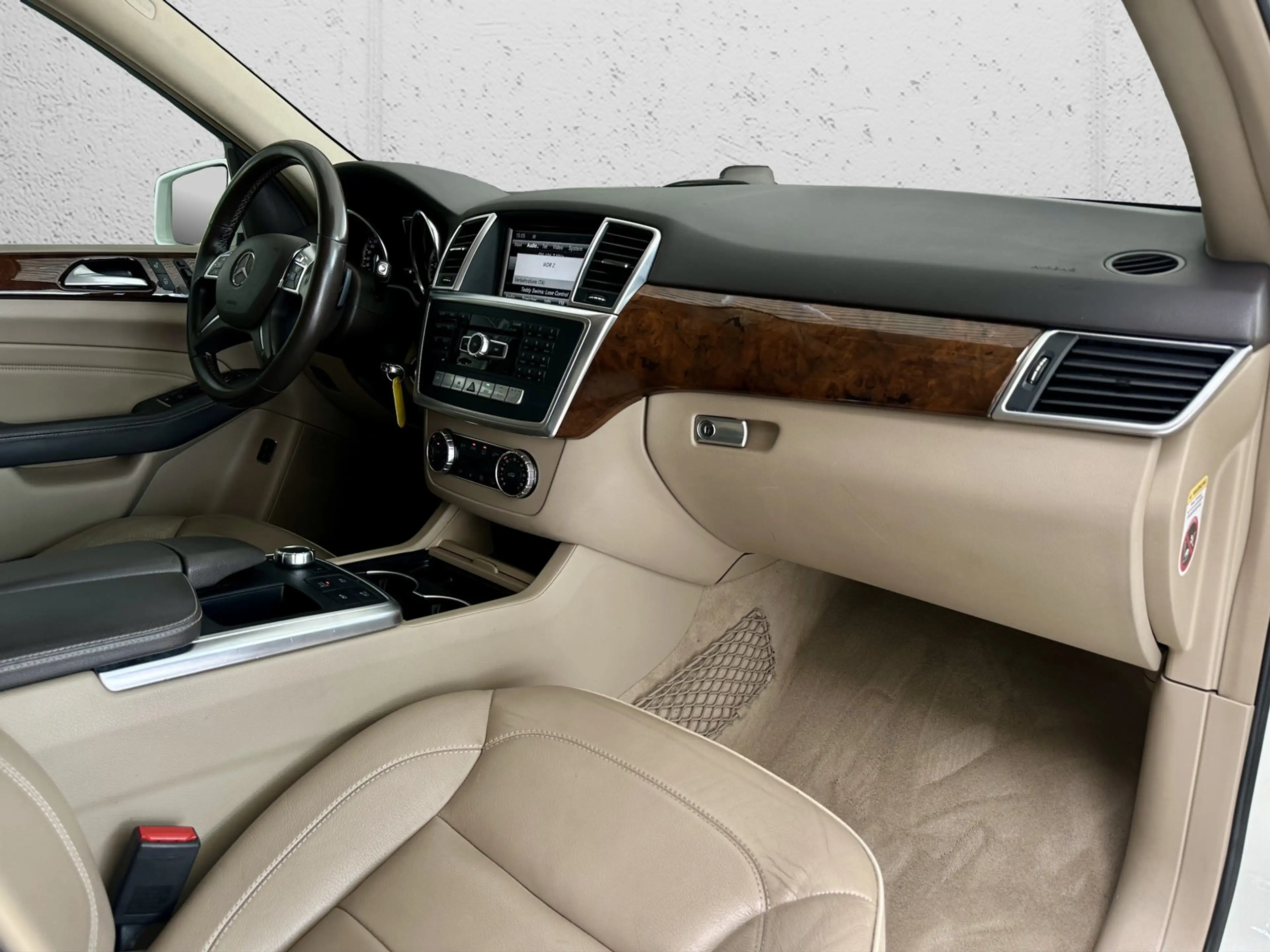 Mercedes-Benz ML 350 CDI BlueTec AMG Line. Gepflegt . Scheckheft. — photo 8