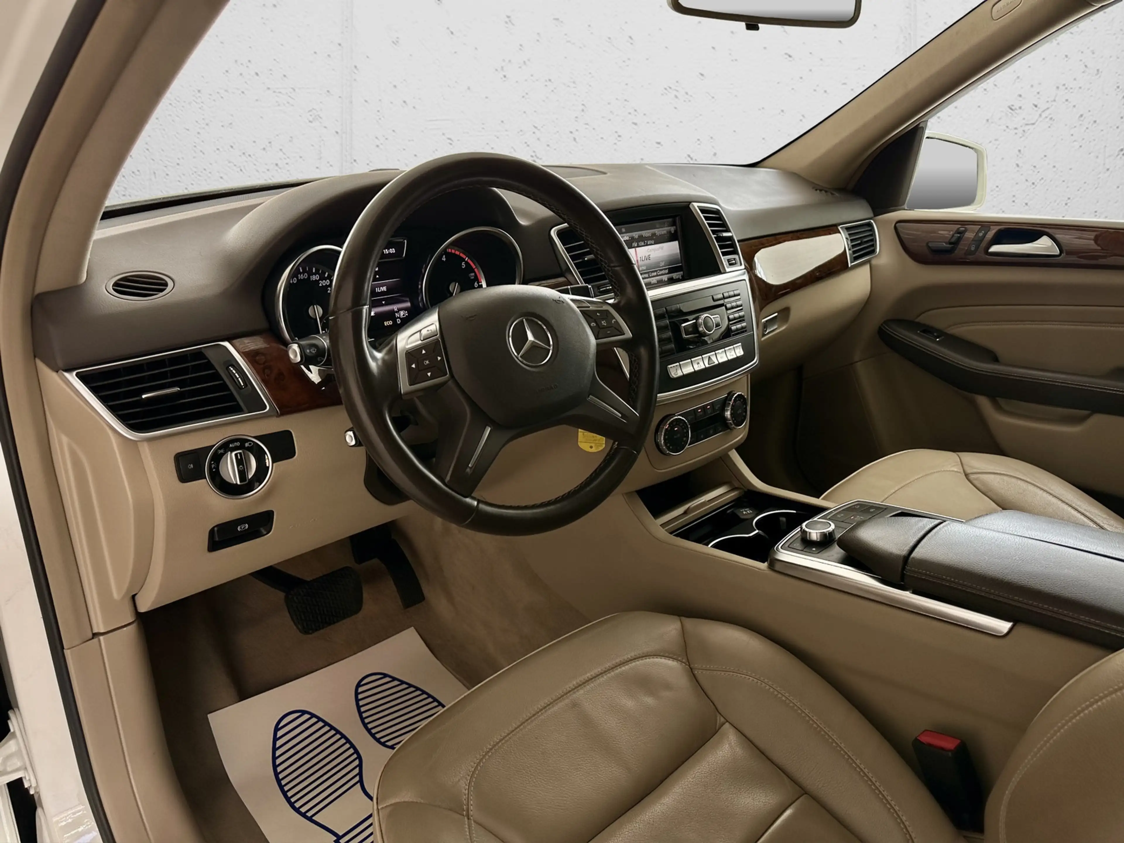 Mercedes-Benz ML 350 CDI BlueTec AMG Line. Gepflegt . Scheckheft. — photo 7