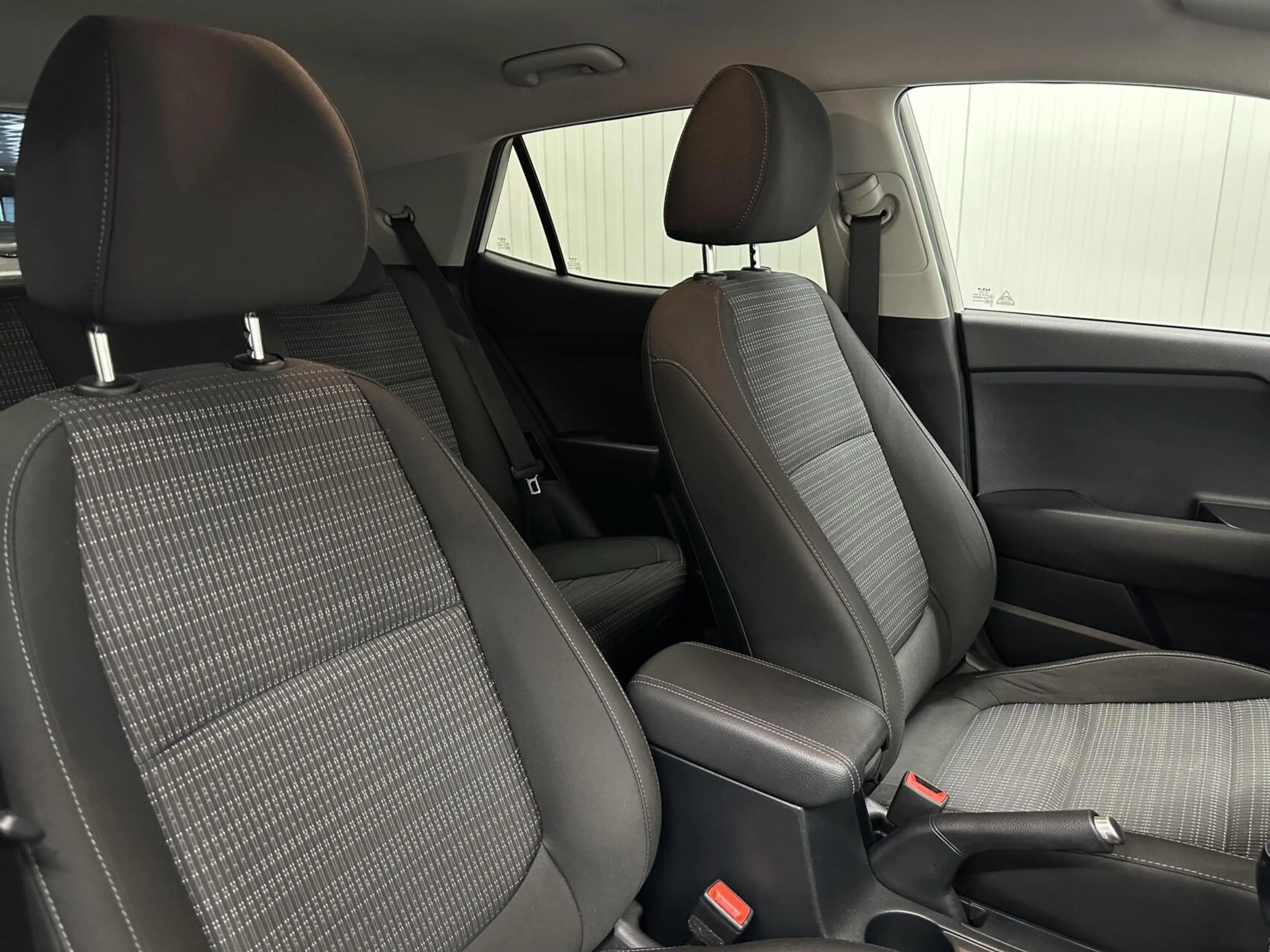 Kia Stonic 1.0 T-GDi MHEV DynamicLine TREKHAAK CAMERA CARPLAY — photo 15