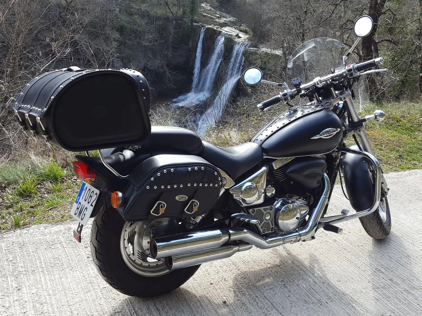 Suzuki VZ 800 Custom Noir - 1