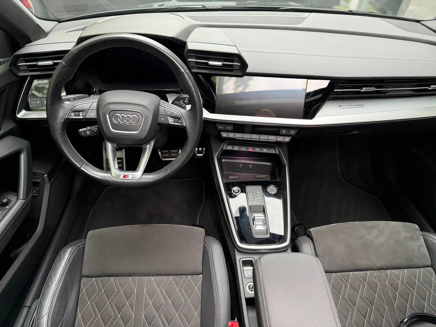 Audi A3 Sportback 45 TFSI e S edition Competition l Pano l Nero - 2