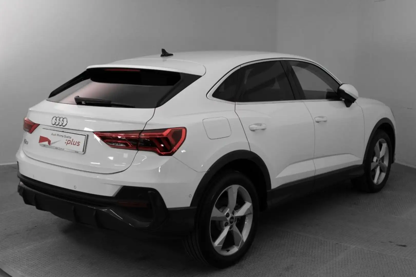 Audi Q3 SPB 45 TFSI e S tronic S line edition Bianco - 2