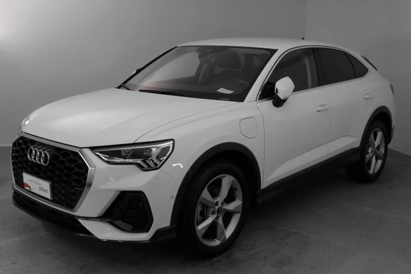 Audi Q3 SPB 45 TFSI e S tronic S line edition Bianco - 1