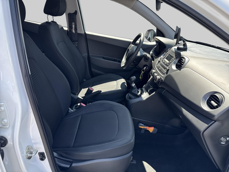 Hyundai i10 1.0i Comfort — photo 13
