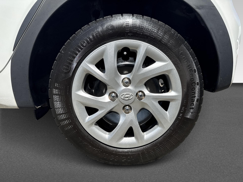Hyundai i10 1.0i Comfort — photo 11
