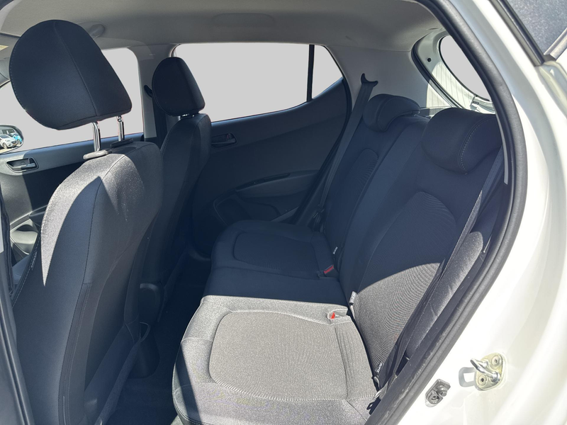 Hyundai i10 1.0i Comfort — photo 6