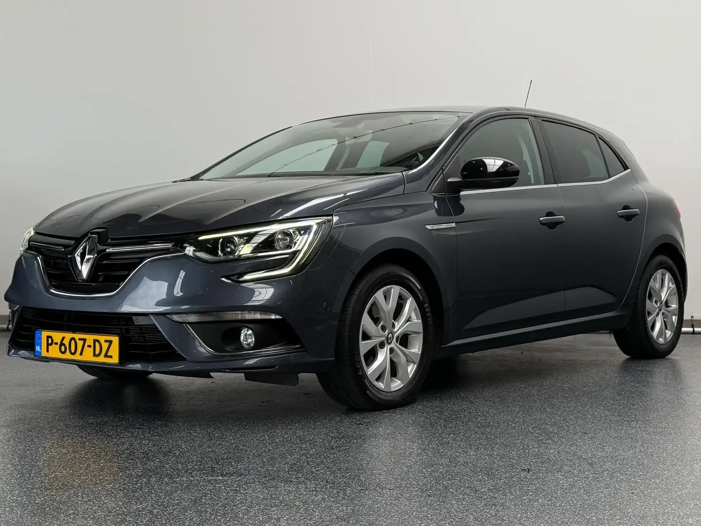 Renault Megane 1.3 TCe Limited | Dealer onderhouden | Carplay | K Grau - 1