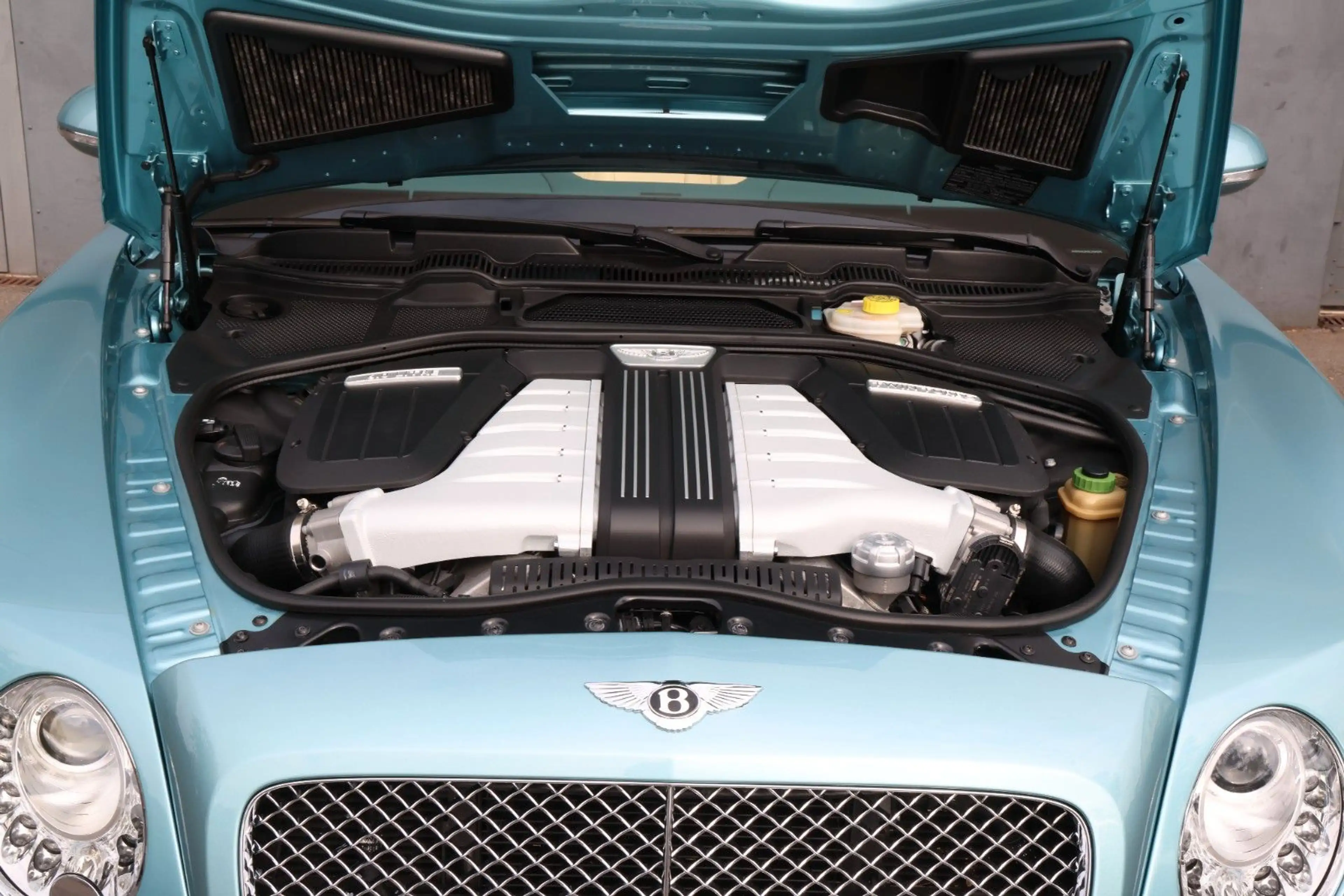 Bentley Continental GT 6.0 W12 4WD Automatik Convertible — photo 5
