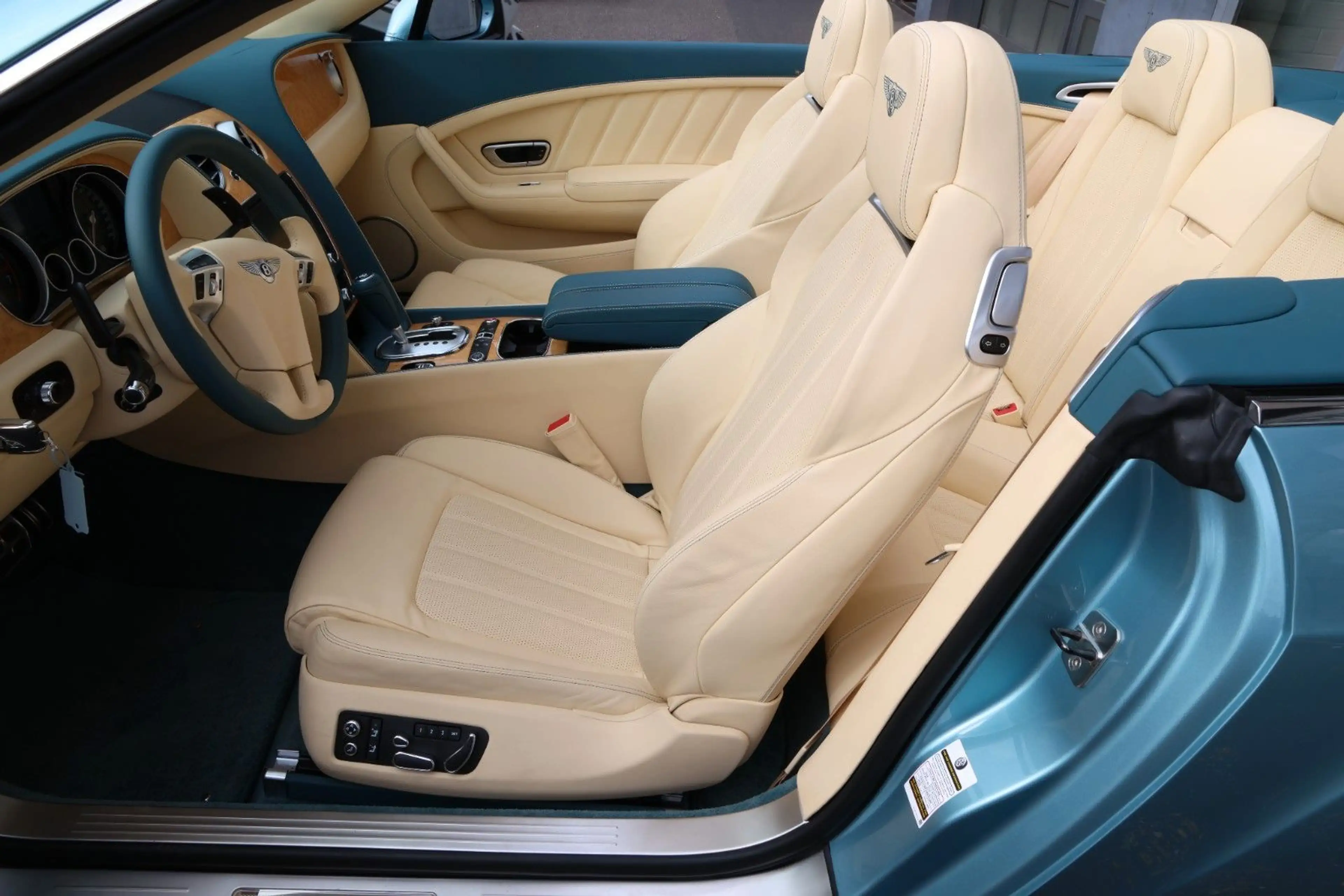 Bentley Continental GT 6.0 W12 4WD Automatik Convertible — photo 4