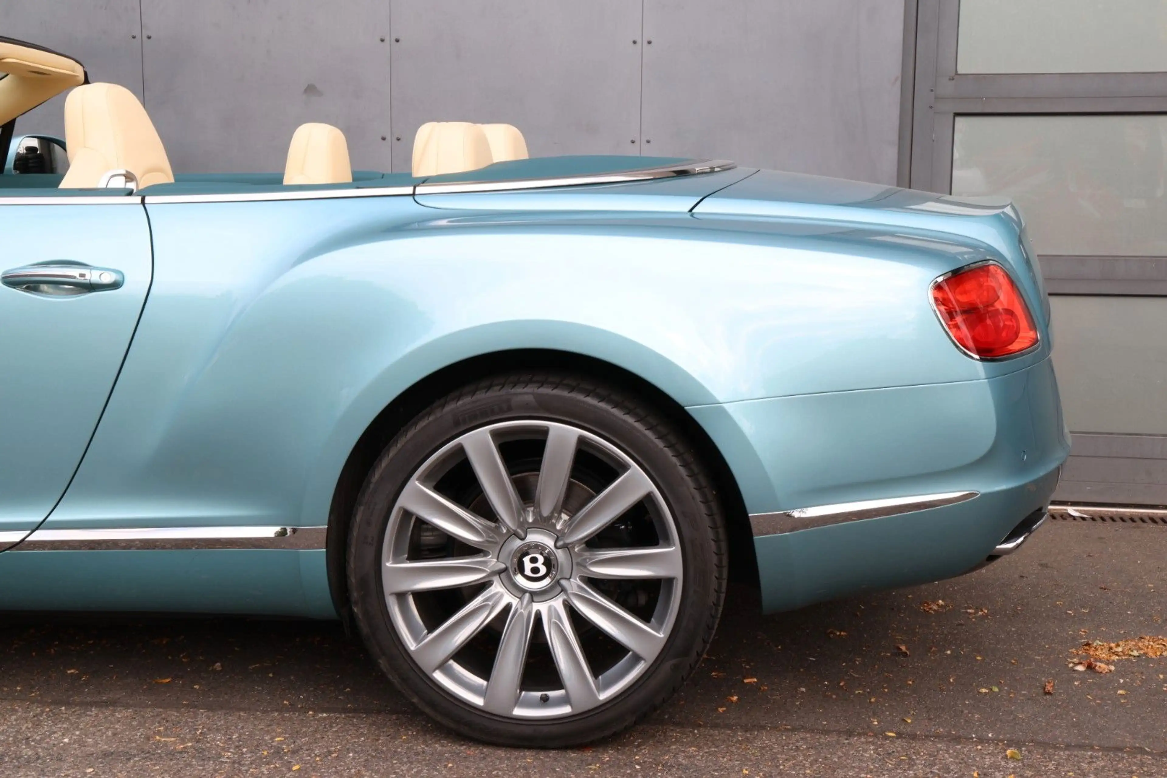 Bentley Continental GT 6.0 W12 4WD Automatik Convertible — photo 12