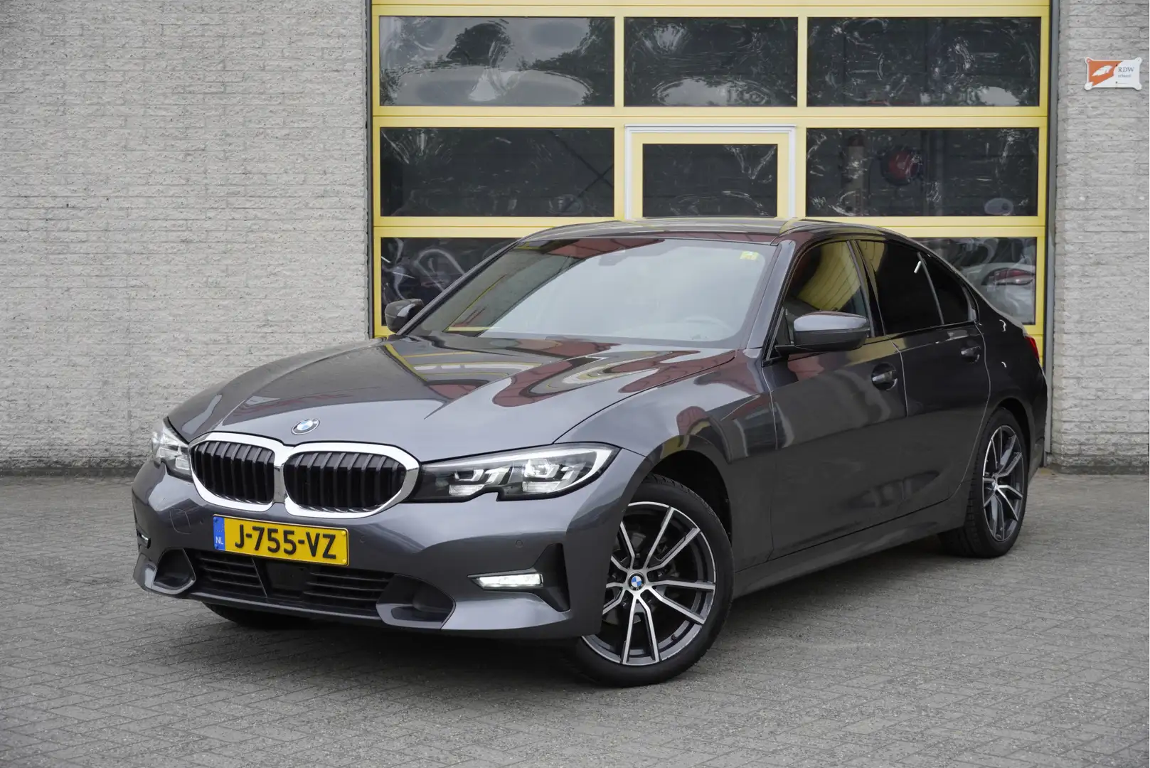 BMW 318 3-serie 318i Automaat! Executive Edition BJ2020 Lm Grijs - 1